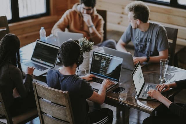 Replacer l'homme au coeur de l'entreprise. Une équipe projet, des personnes, des histoires.